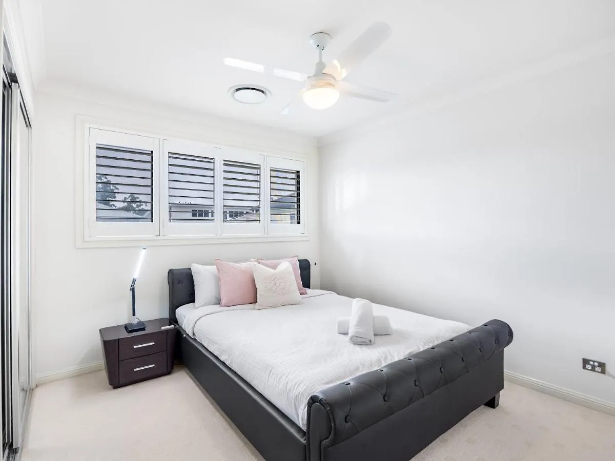 Spacious Comfy 4 Bedroom Home Near Sunnybank Brisbane 0*,  Australia