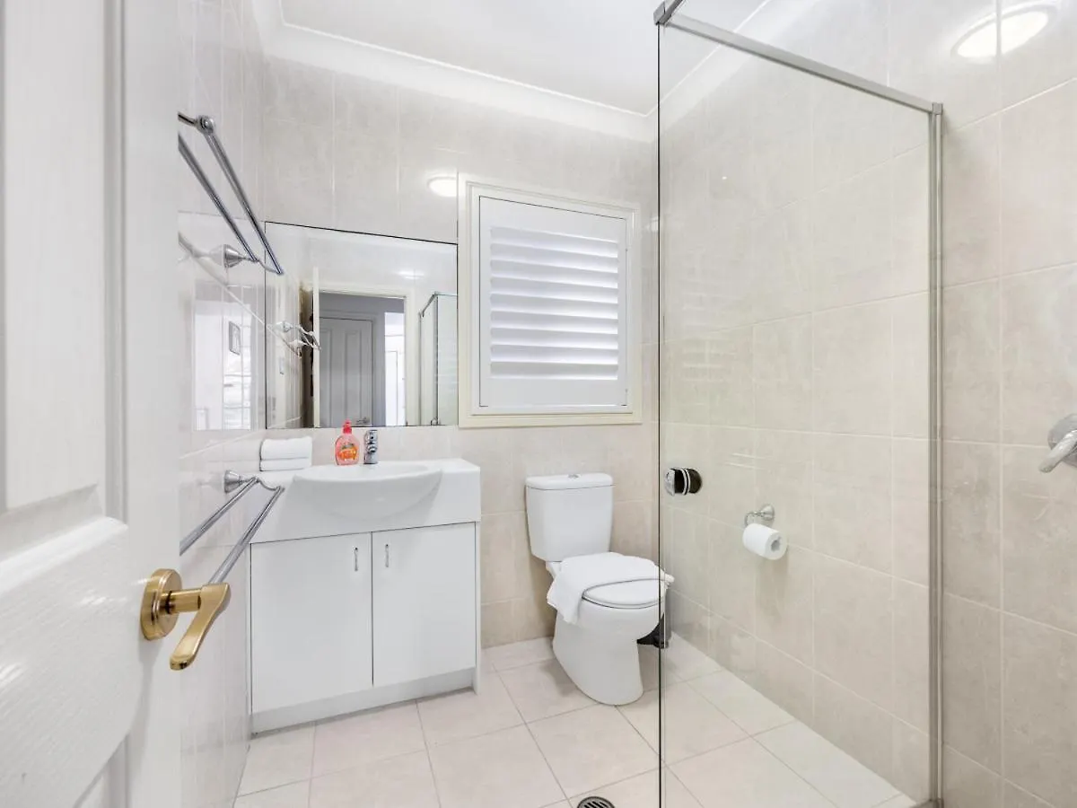 Spacious Comfy 4 Bedroom Home Near Sunnybank Brisbane 0*,  Australia